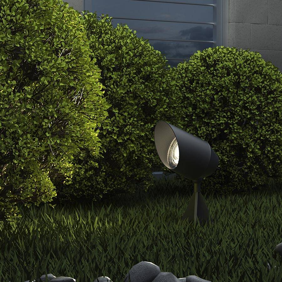 Luminaria LED tipo estaca negra con luz fría 7W IP65