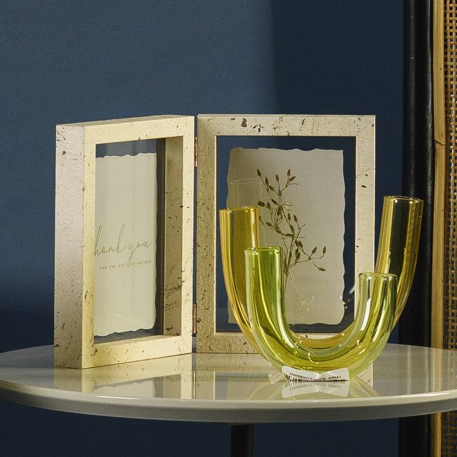 Florero forma U de vidrio verde 11cm