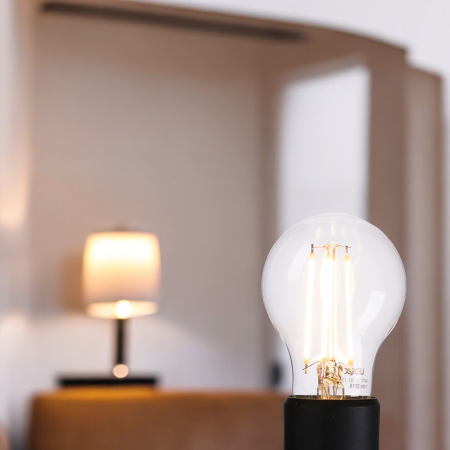 Foco led A60 base E27 7W 800LM 2700K vidrio transparente