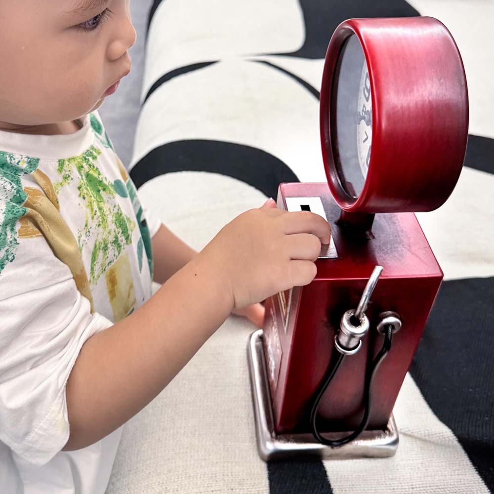 Reloj – alcancía de estación de gasolina 32cm rojo